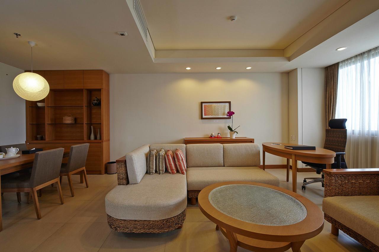 Axia South Cikarang Service Apartment Buitenkant foto