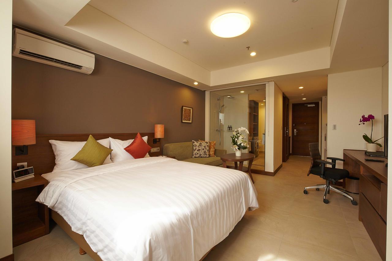 Axia South Cikarang Service Apartment Buitenkant foto