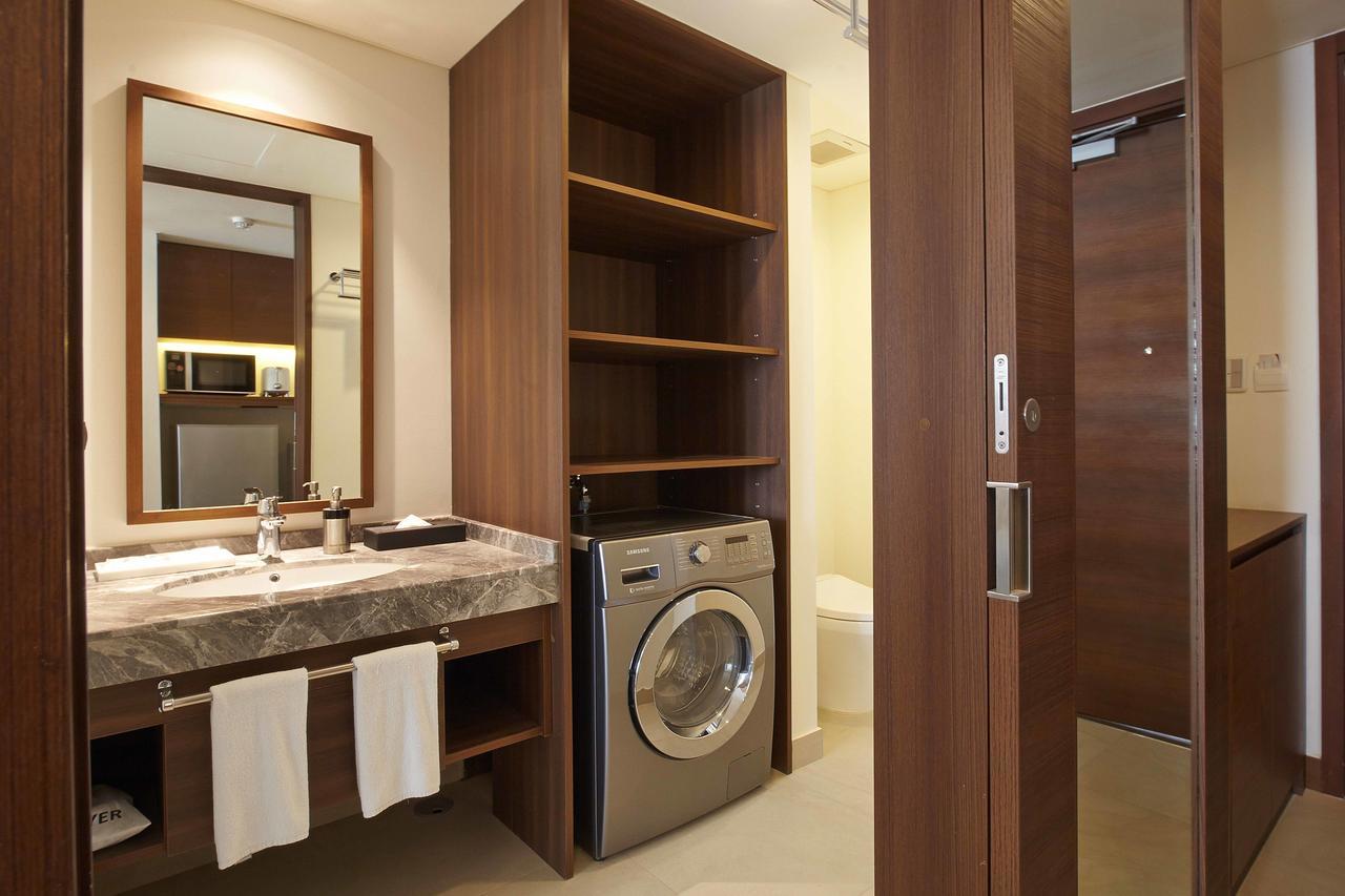 Axia South Cikarang Service Apartment Buitenkant foto
