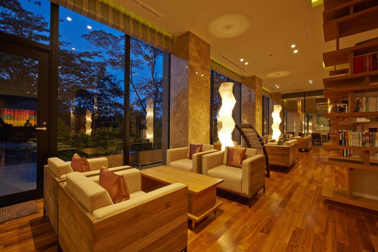 Axia South Cikarang Service Apartment Buitenkant foto
