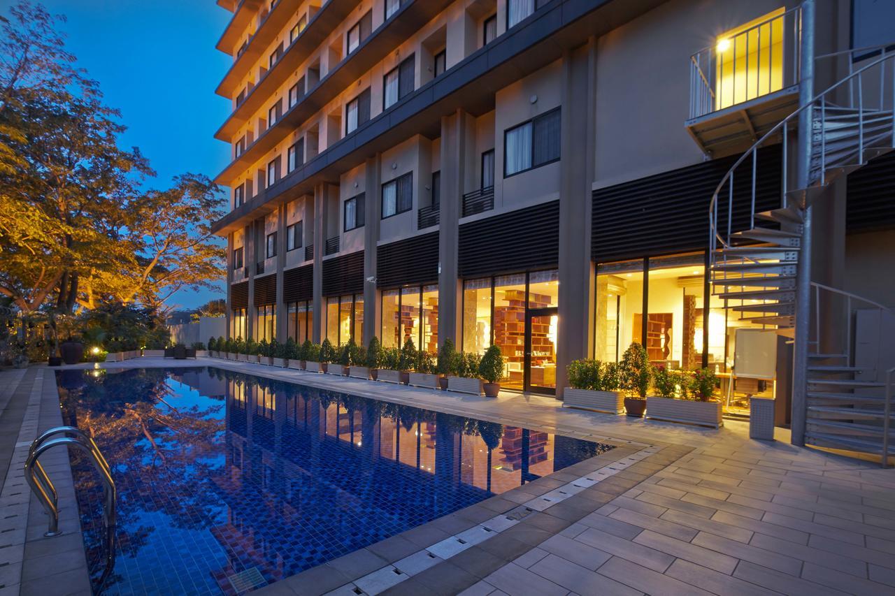 Axia South Cikarang Service Apartment Buitenkant foto