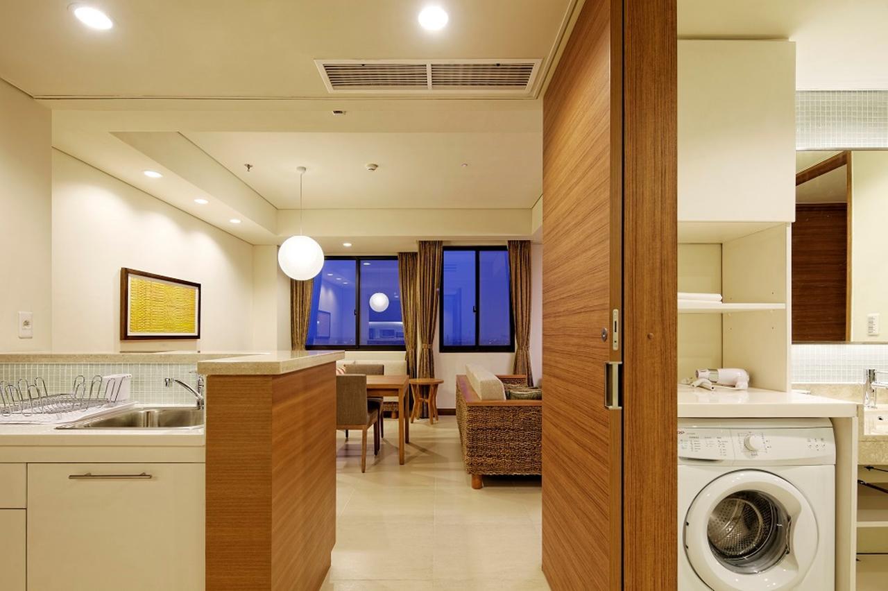 Axia South Cikarang Service Apartment Buitenkant foto