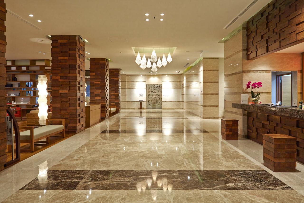 Axia South Cikarang Service Apartment Buitenkant foto