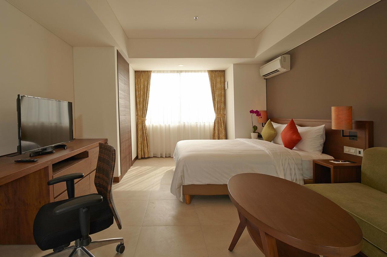 Axia South Cikarang Service Apartment Buitenkant foto